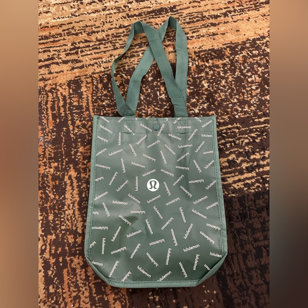 Lululemon limited edition green holiday tote bag
